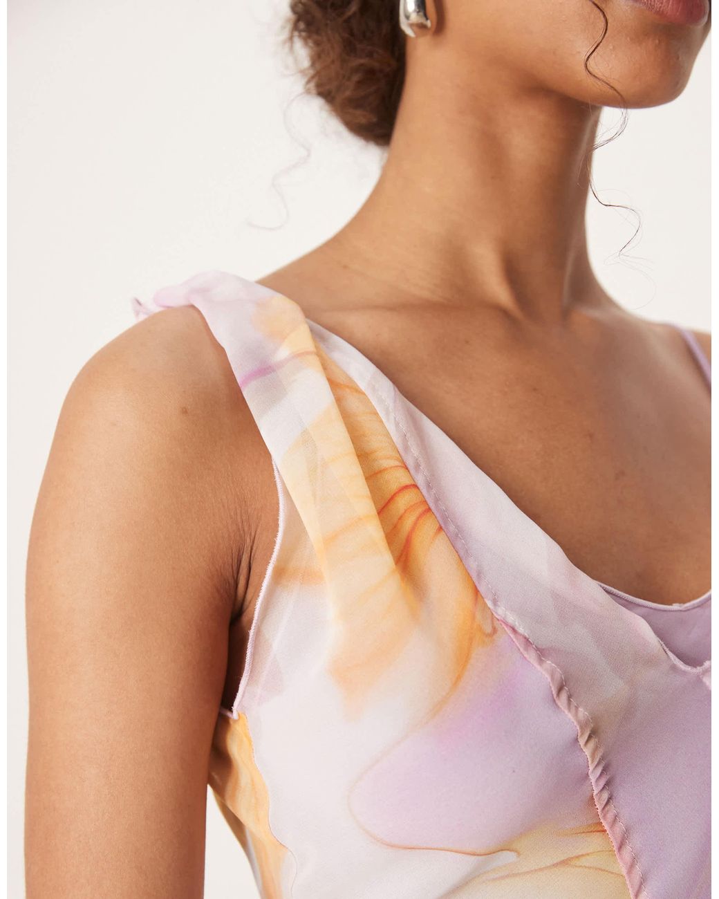 Mango Pink – maxi-trägerkleid mit u-ausschnitt und verschwommenen blumenmuster