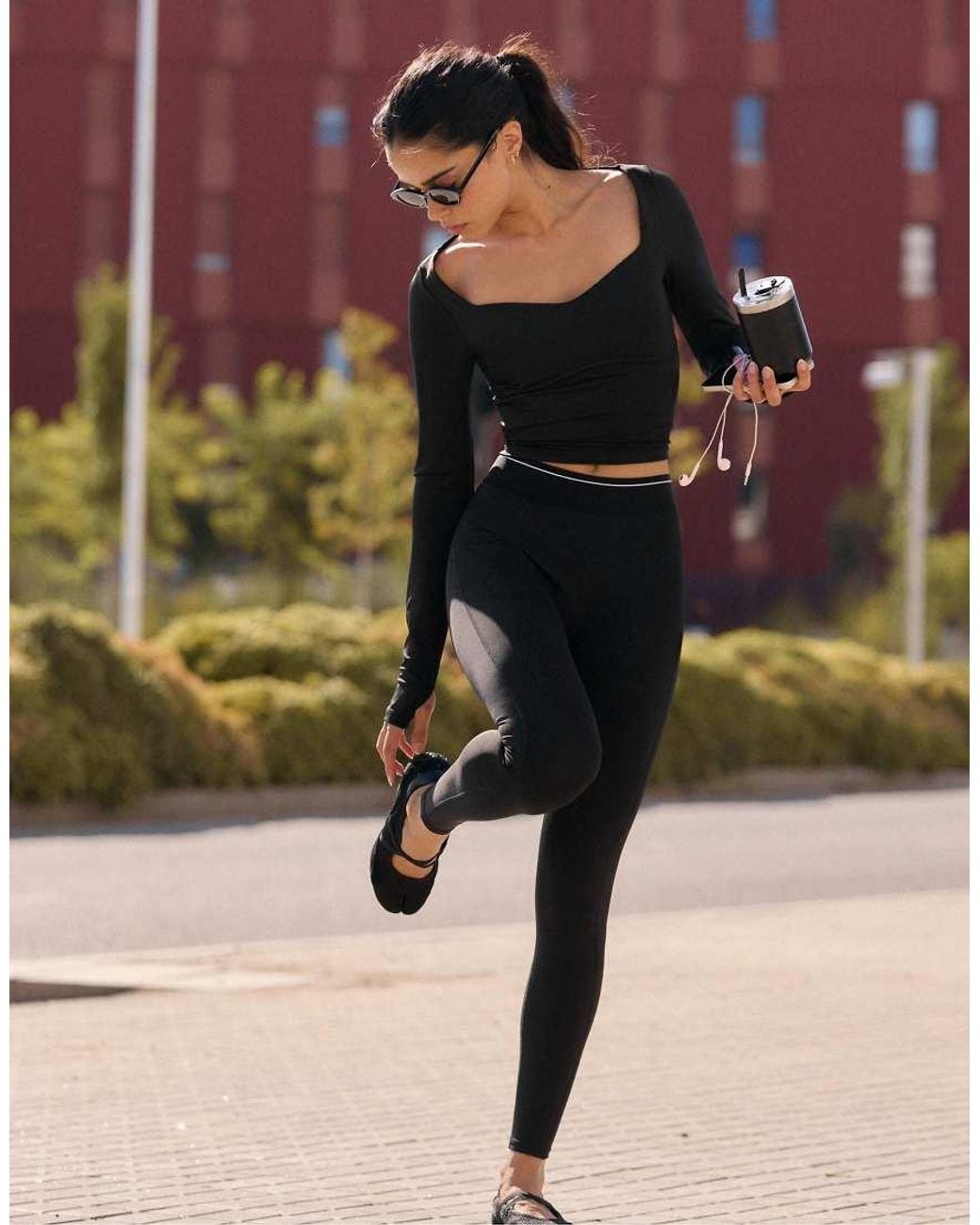 Stradivarius Black Sweetheart Neckline Long Sleeve Top With Bust Cups