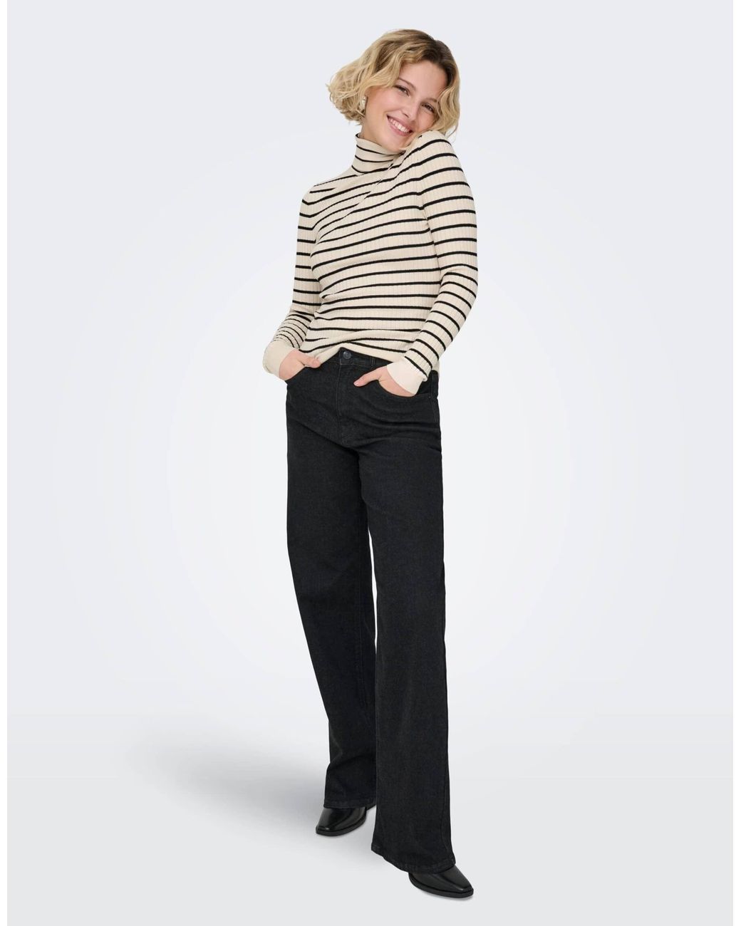 ONLY White Karol gestreifter strickpullover mit rollkragen
