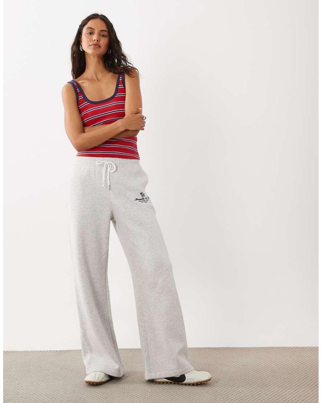 Abercrombie & Fitch White High Rise Wide Leg jogger
