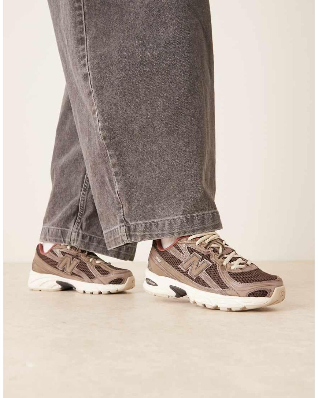 New Balance Brown 740 Trainers