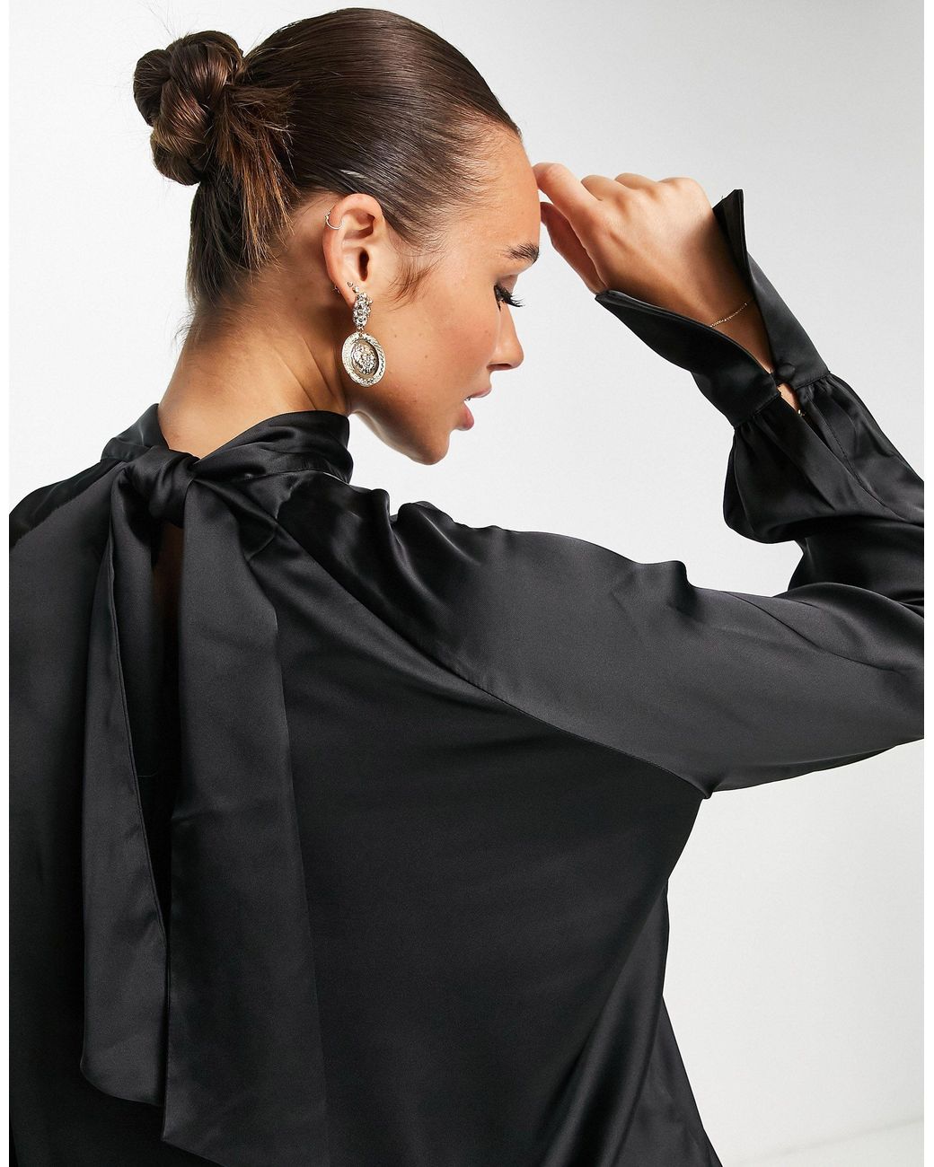 Pretty Lavish – hochgeschlossene bluse mit voluminösen ärmeln in Schwarz |  Lyst DE