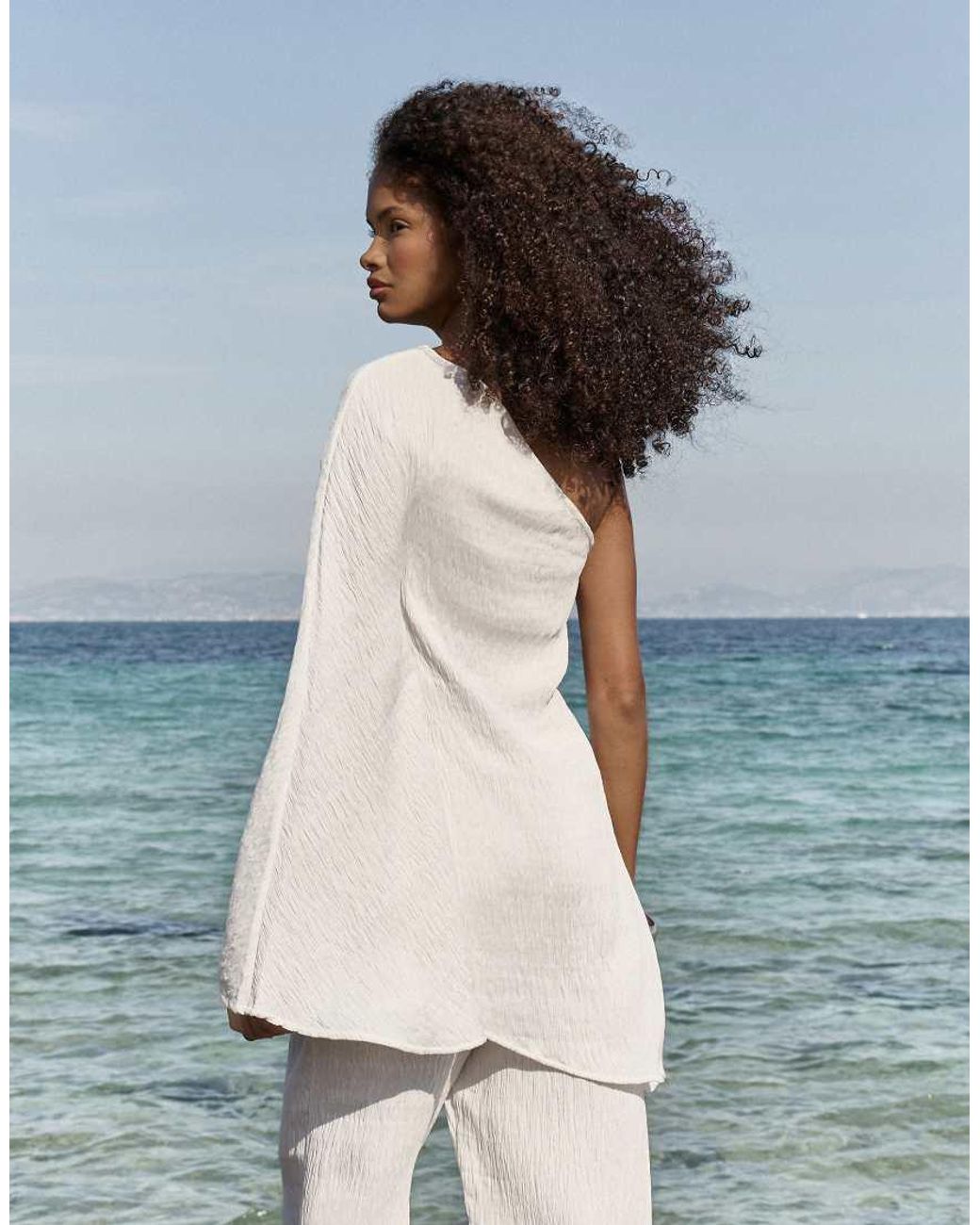 4th & Reckless White Crinkle Asymmetric Hem One Shoulder Flare Sleeve Cape Beach Top Co-ord