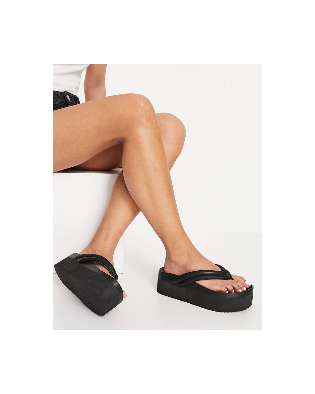 Monki Sophie Flatform Thong Sandals in Black | Lyst