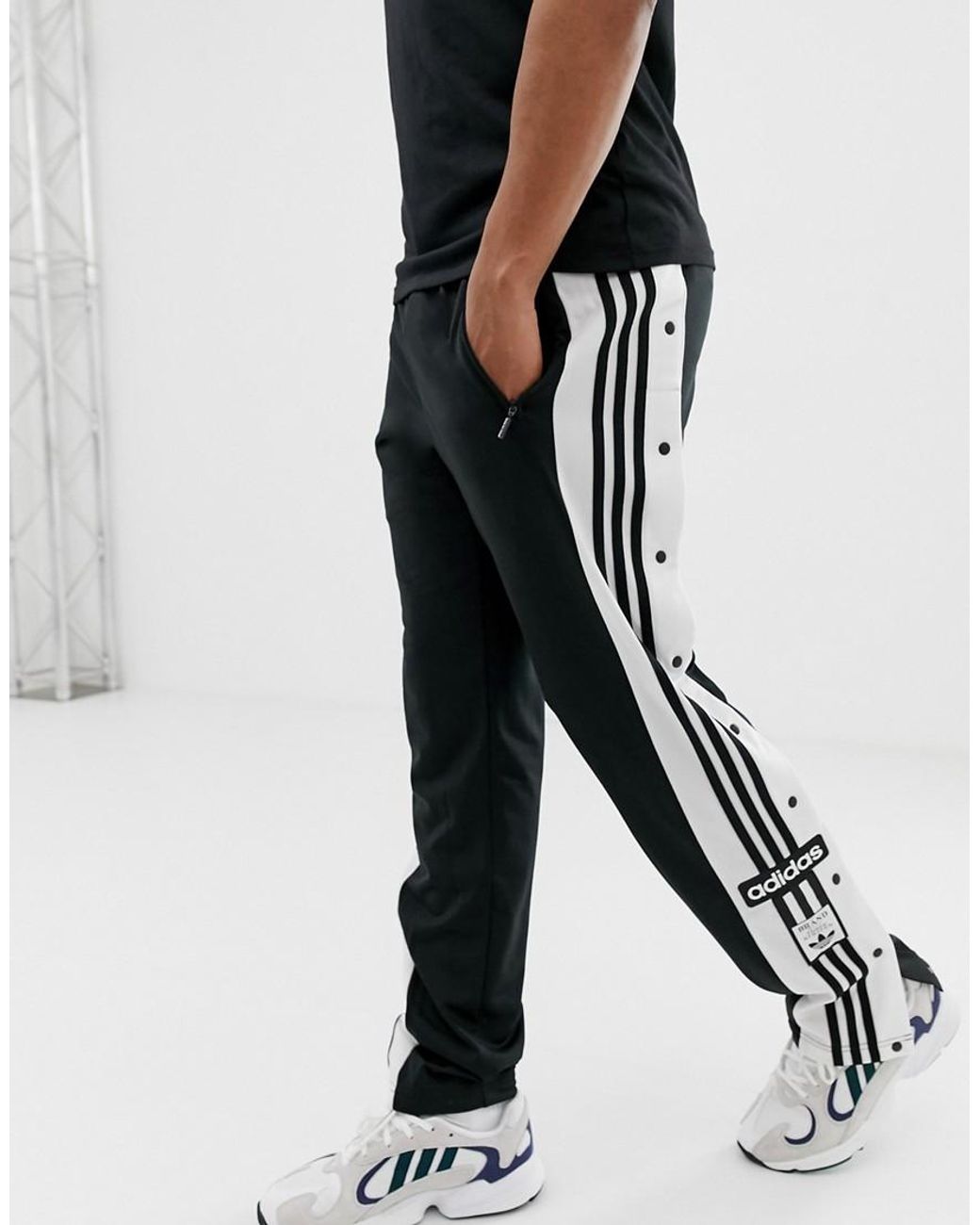 Joggers negros con botones de presión adidas Originals de hombre de color  Negro