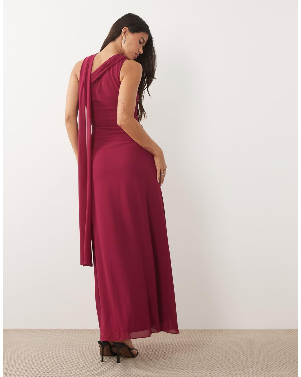 Robe longue drapée TFNC London en coloris Pink