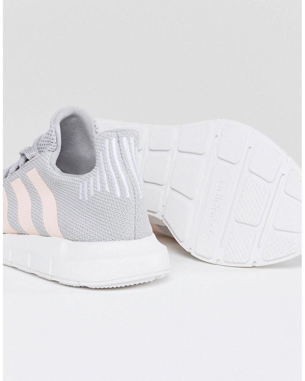 Cámara Hermanos extremidades adidas Originals Originals Swift Run Sneakers In Gray With Pink Stripe |  Lyst