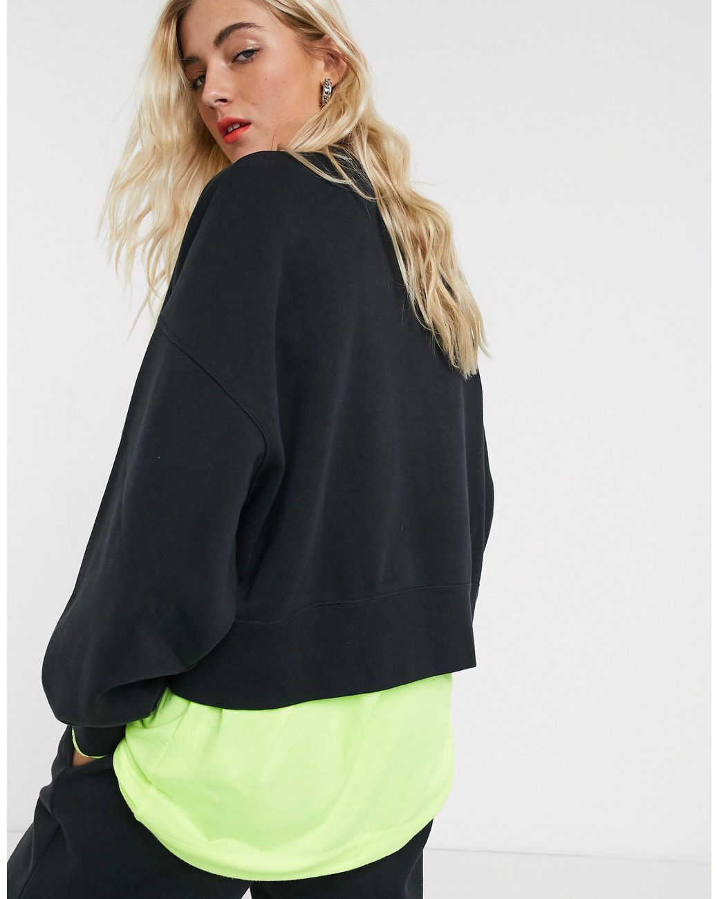 nike mini swoosh oversized cropped black zip through hoodie