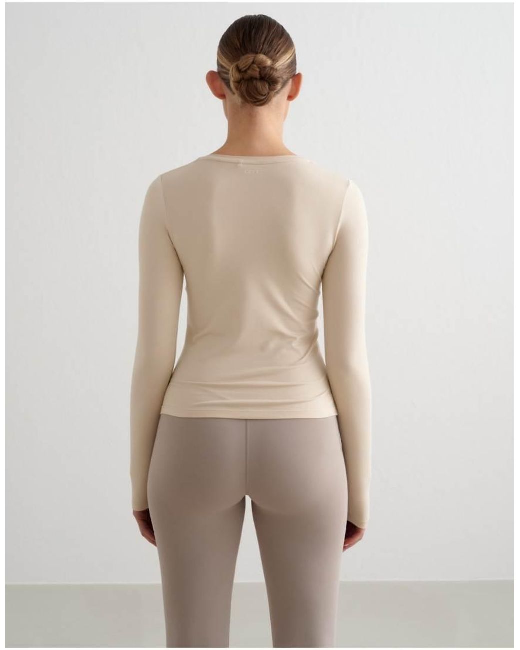 Aim'n Natural Café Au Lait Soft Basic V-Neck Long Sleeve