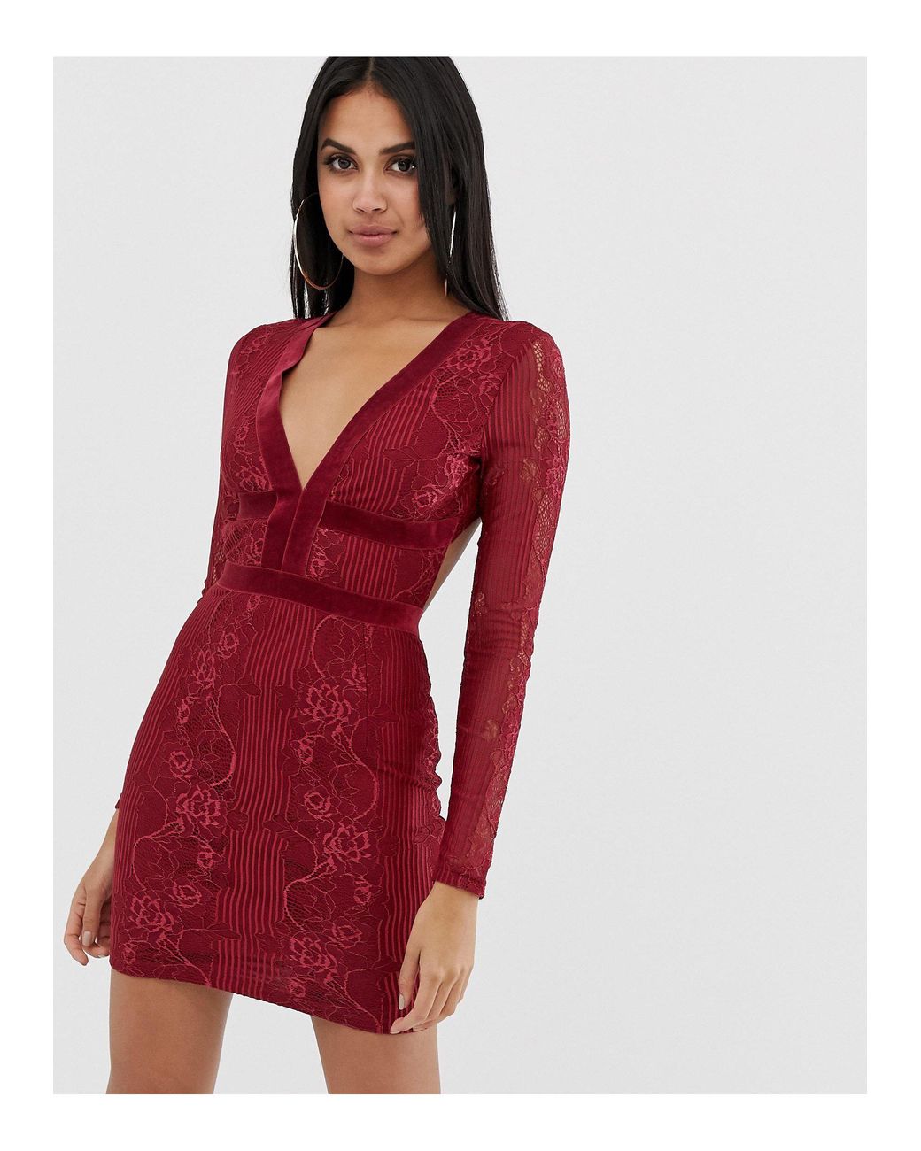 PrettyLittleThing – Burgunderrotes, figurbetontes Kleid mit  Spitzenverzierung und Rückenausschnitt in Rot | Lyst AT
