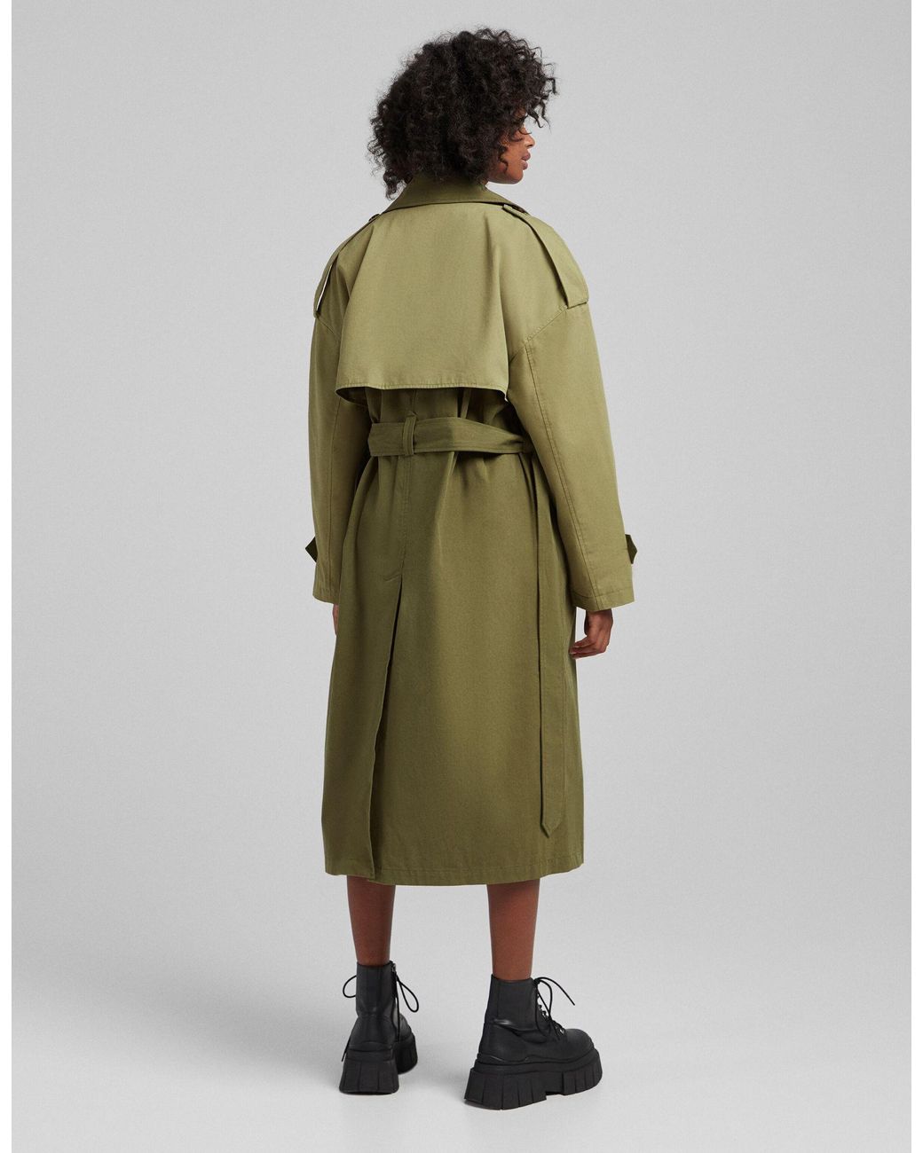 Trench-coat avec détail dans le dos - kaki Bershka en coloris Vert | Lyst