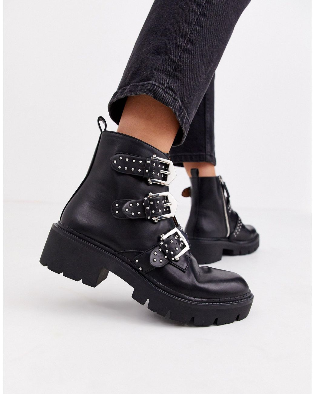 Bottines à semelle chunky avec clous et boucles multiples Pull&Bear en  coloris Noir | Lyst