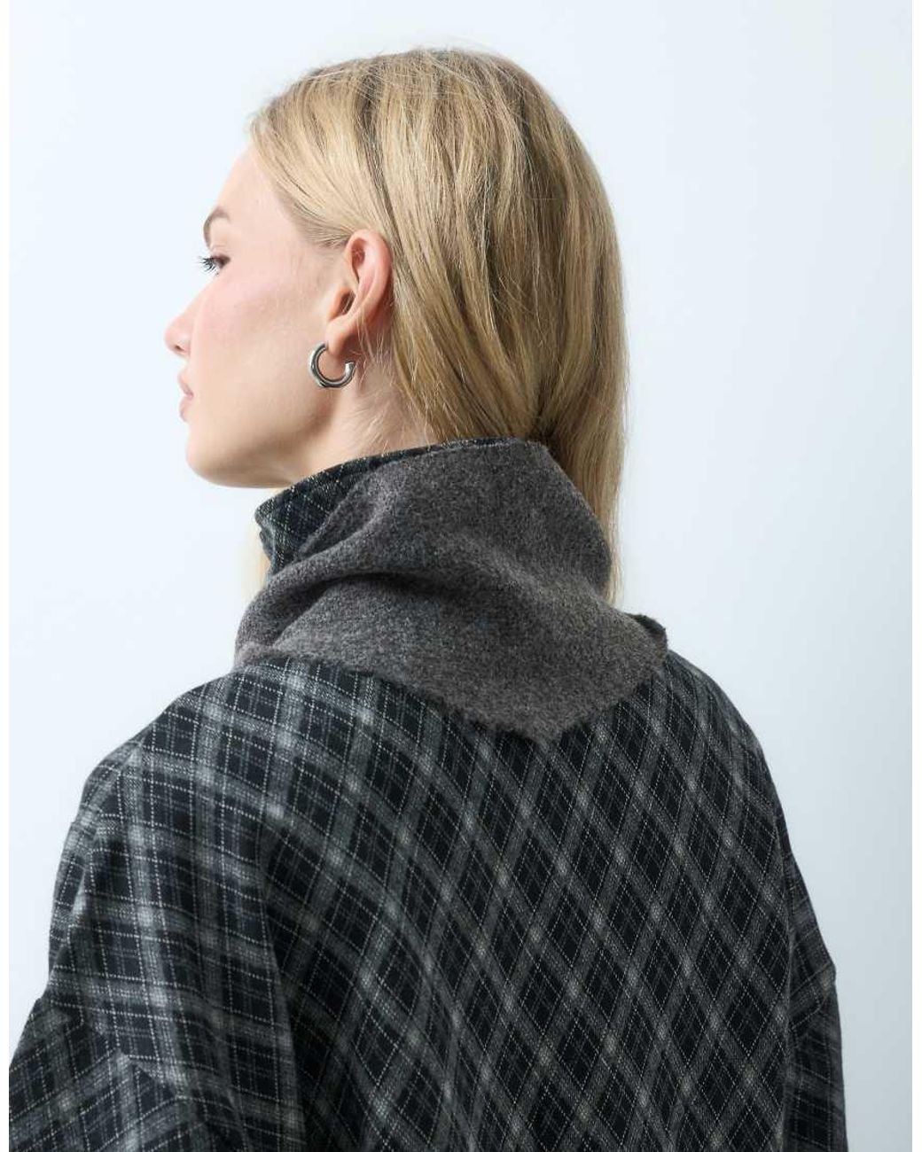 Vila Gray Knitted Triangle Neck Scarf