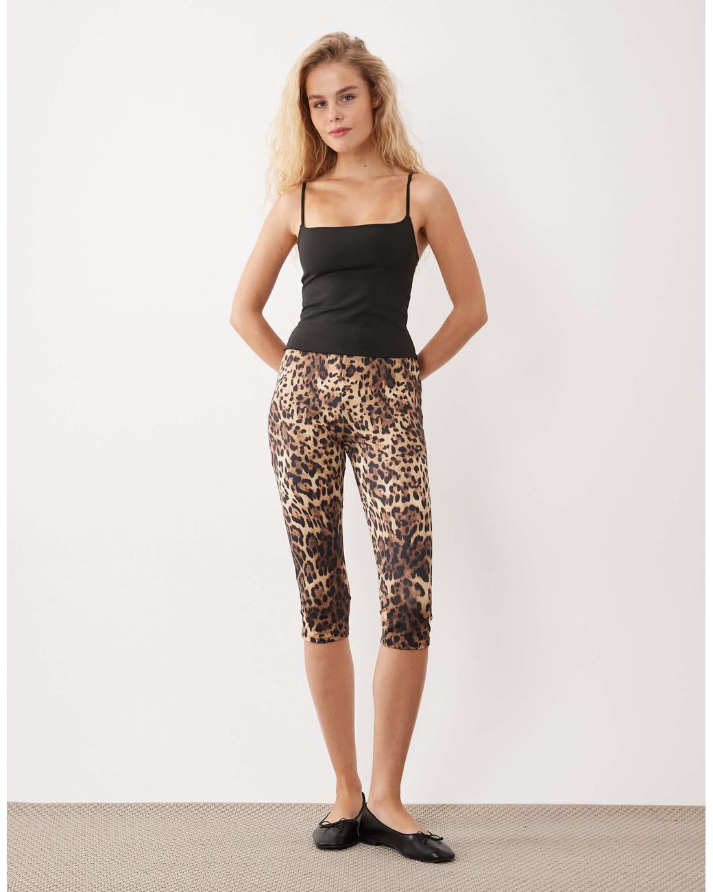 Legging corsaire à imprimé léopard ASOS en coloris Natural