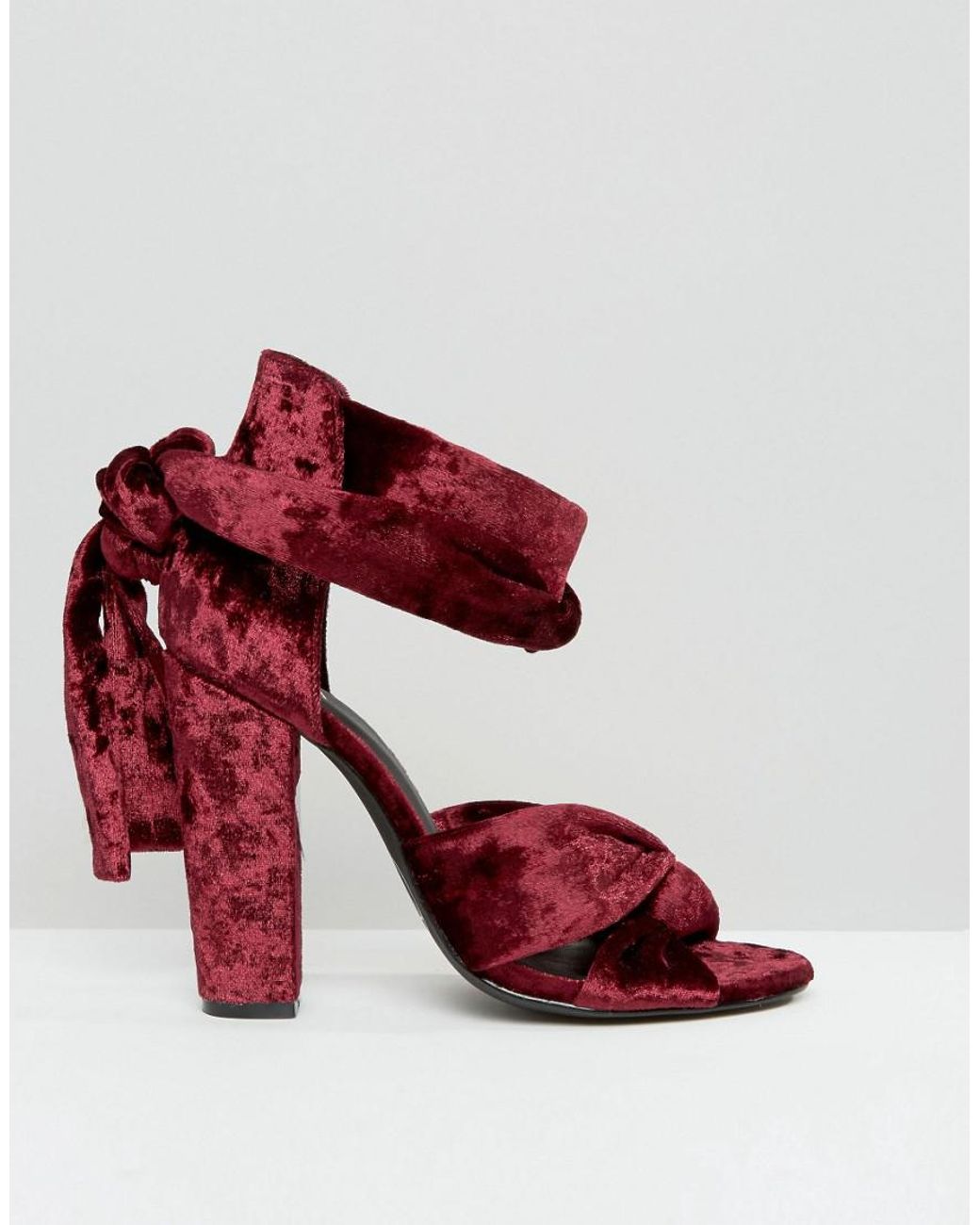 Fabi 2017. Туфли женские на каблуке черные со стразами. Черные велюровые туфли. Велюровые туфли женские. Туфли дольче габбана 2022.