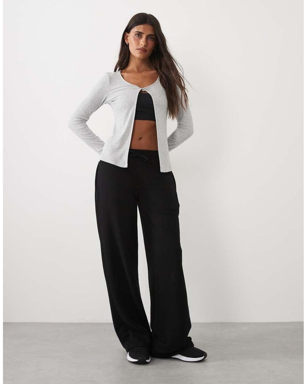 4505 White Ribbed Long Sleeve Twist Front Studio Layering Top