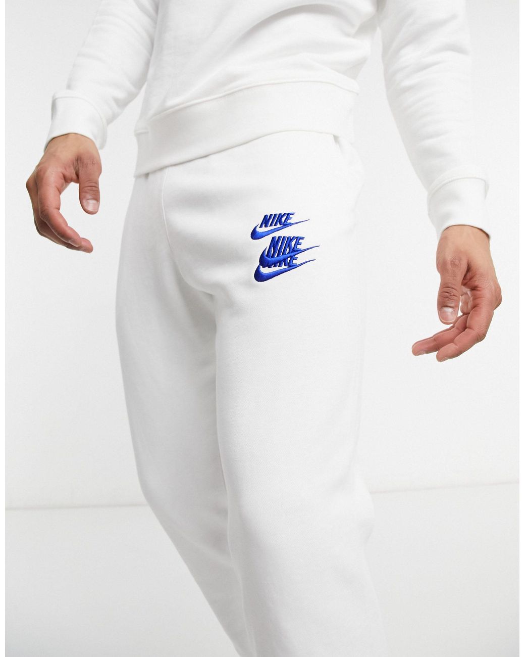 Nike World Tour Pack Graphic Cuffed joggers in White for Men | Lyst