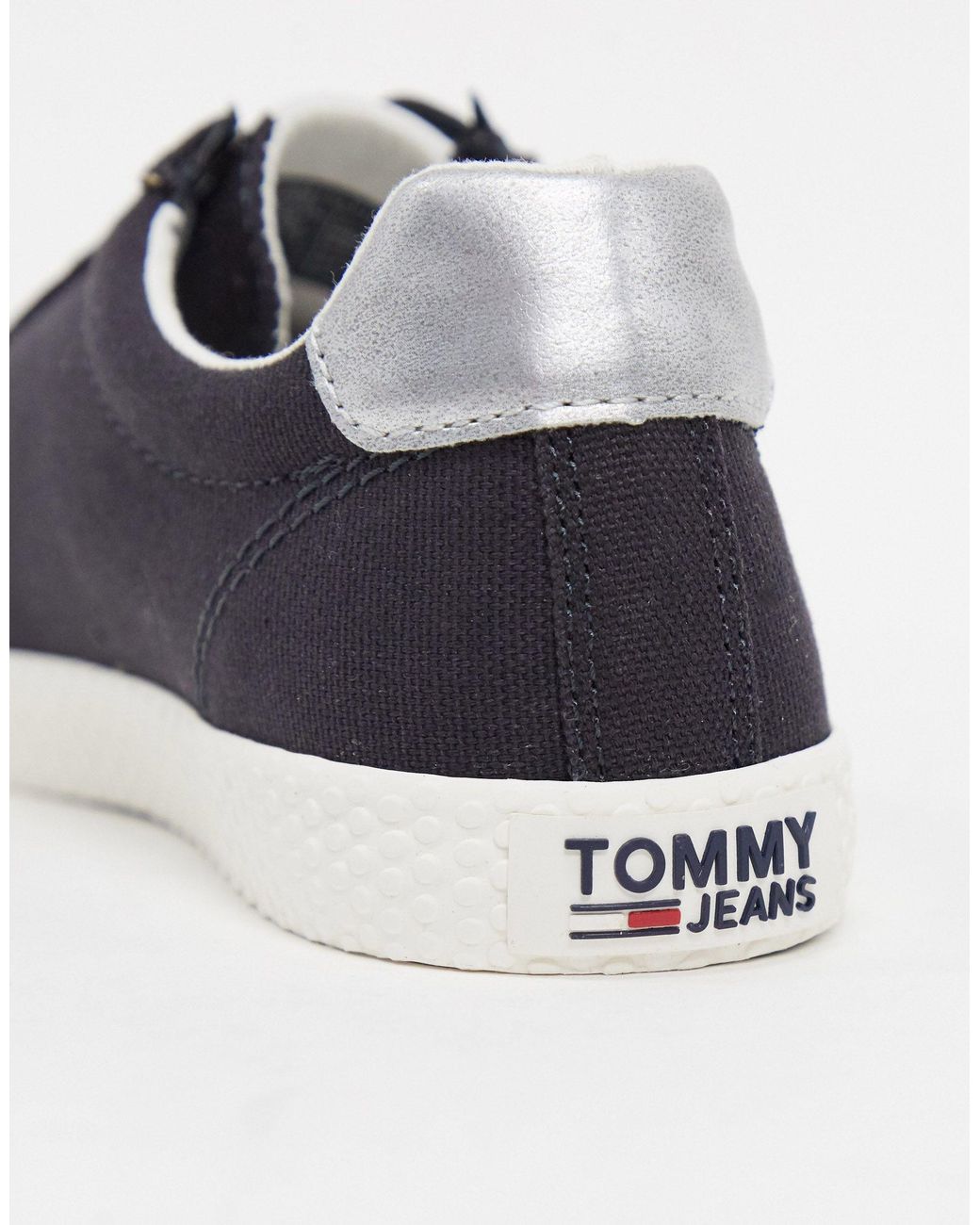 tommy lace up casual sneaker