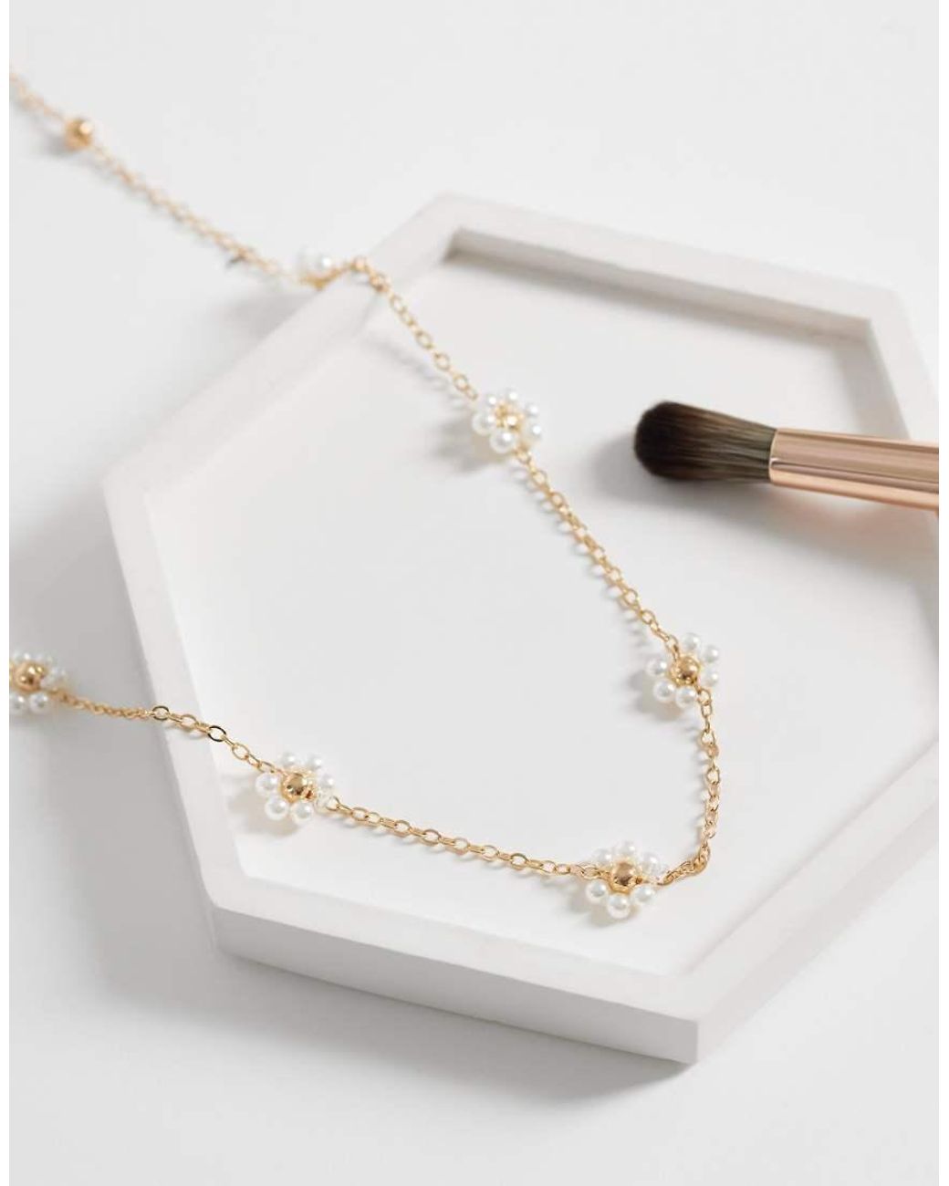 ONLY White Daisy Necklace