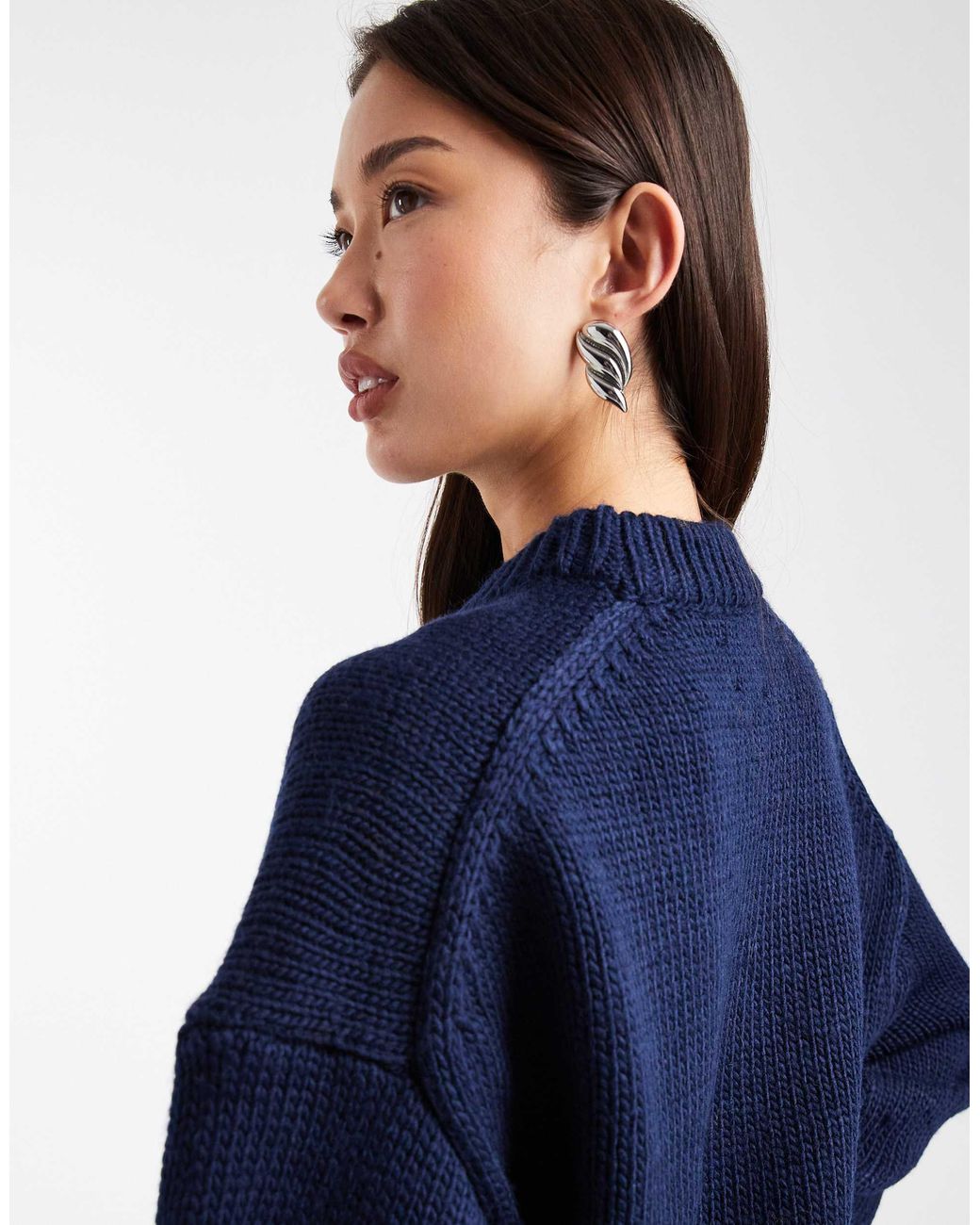 Pull super oversize épais col rond ourlet arrondi ASOS en coloris Blue