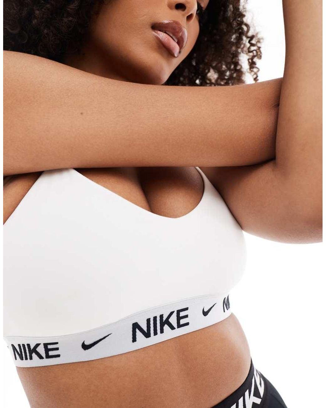 Sujetador De Sujeción Ligera Dri-Fit De Nike Indy Training Nike de color Black
