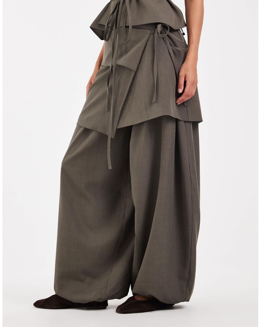 Muse Assembly Gray Hose mit bindedetail