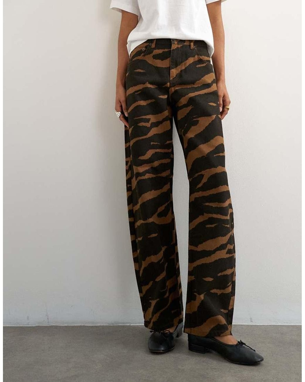 TOPSHOP Brown Mid Rise Barrel Jean