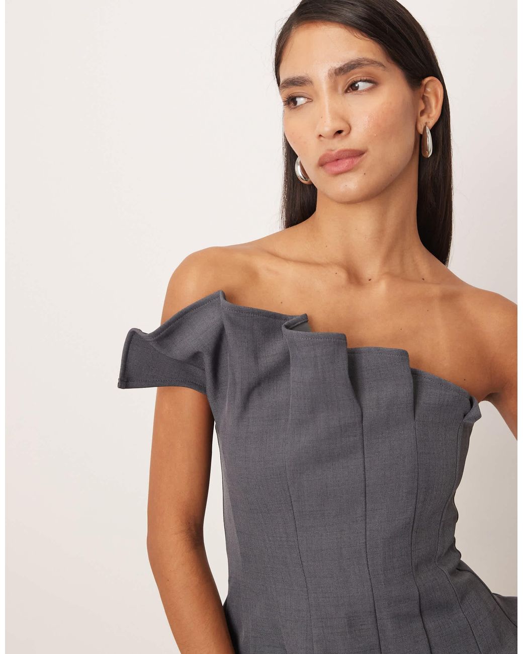 ARRANGE Gray – trägerloses, figurbetontes longline-oberteil