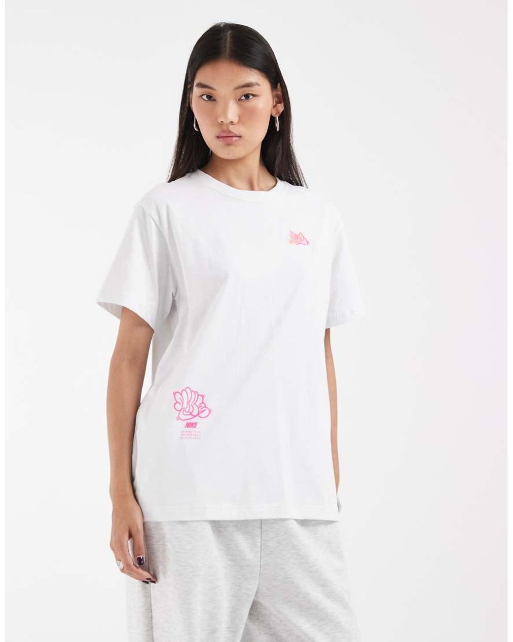 Nike White Classic Boyfriend Fit T-shirt With Graphic Back Print