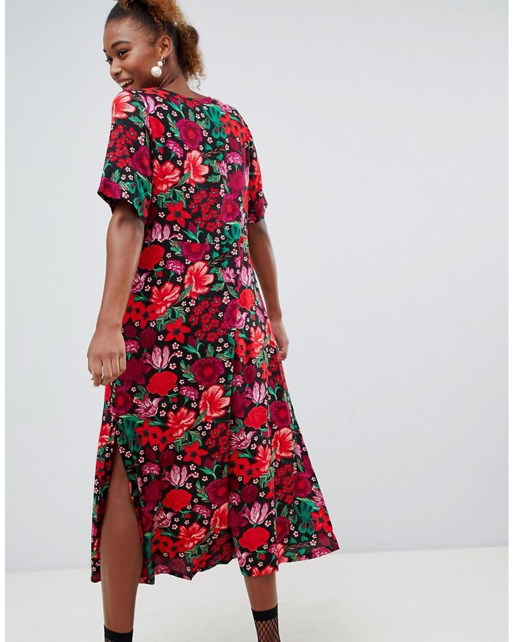 Monki Denim Short Sleeve Button Through Flower Print Midi Dress in Red |  Lyst