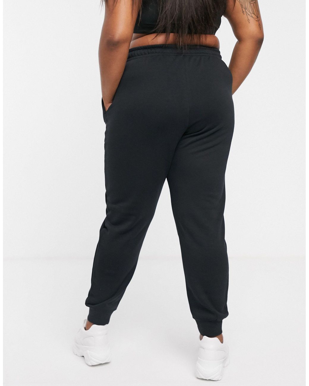 nike essential black joggers