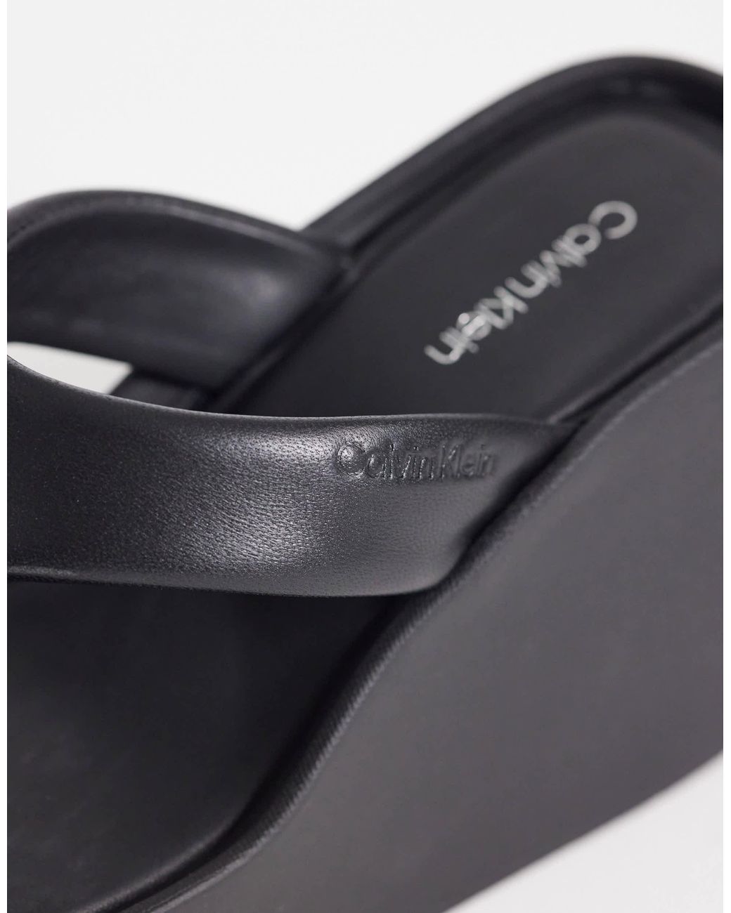 Calvin Klein Blue Jeans – zehenstegsandalen aus leder