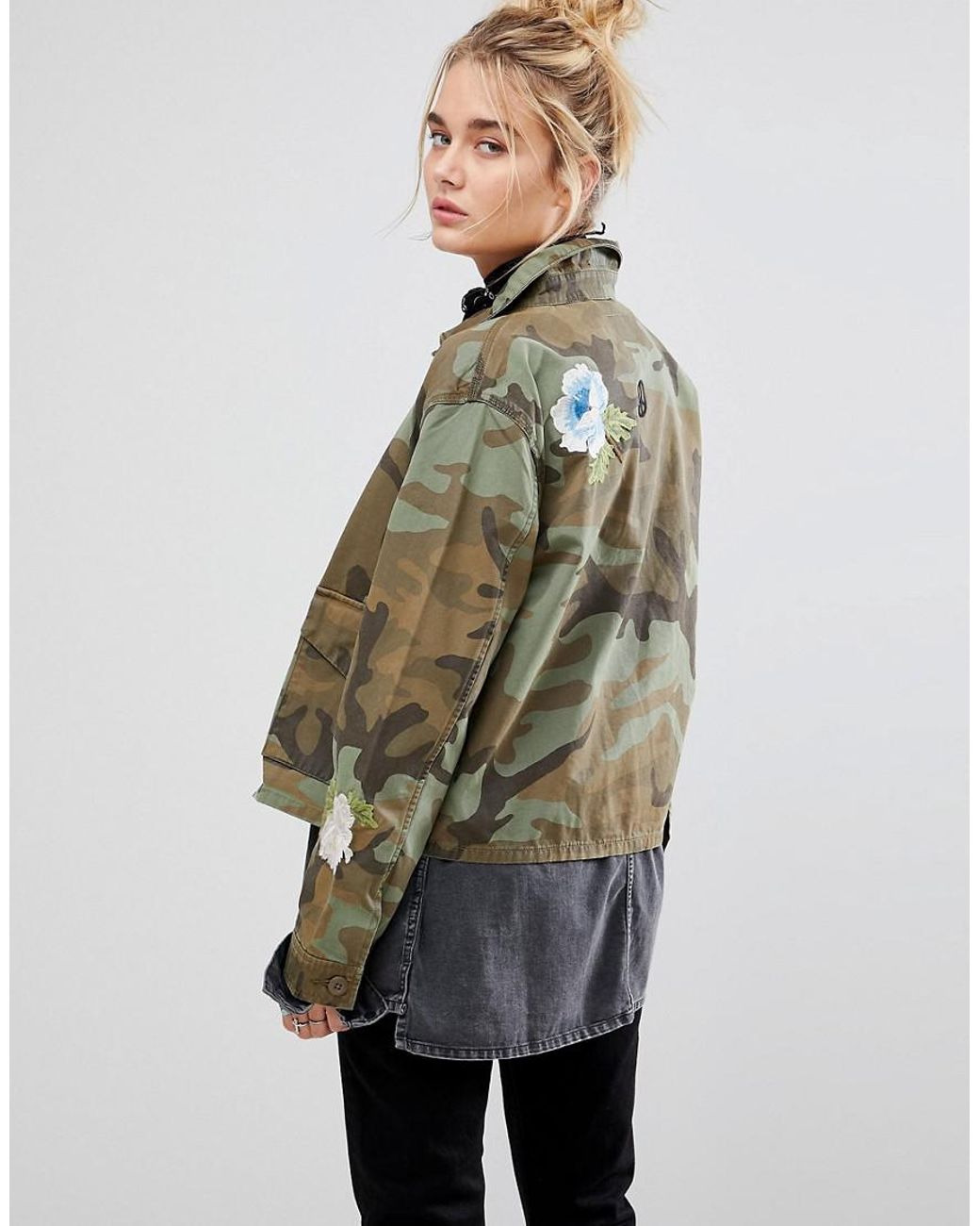Levi's Levi's Camo Coach Jacket With Embroidery in Green | Lyst UK