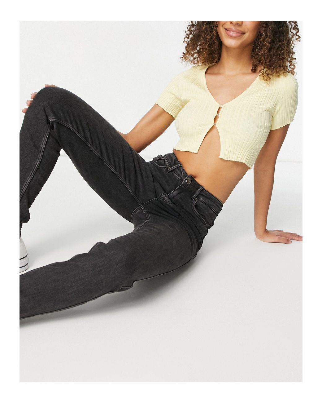 Denim Lili Slim Mom Jeans in Black 