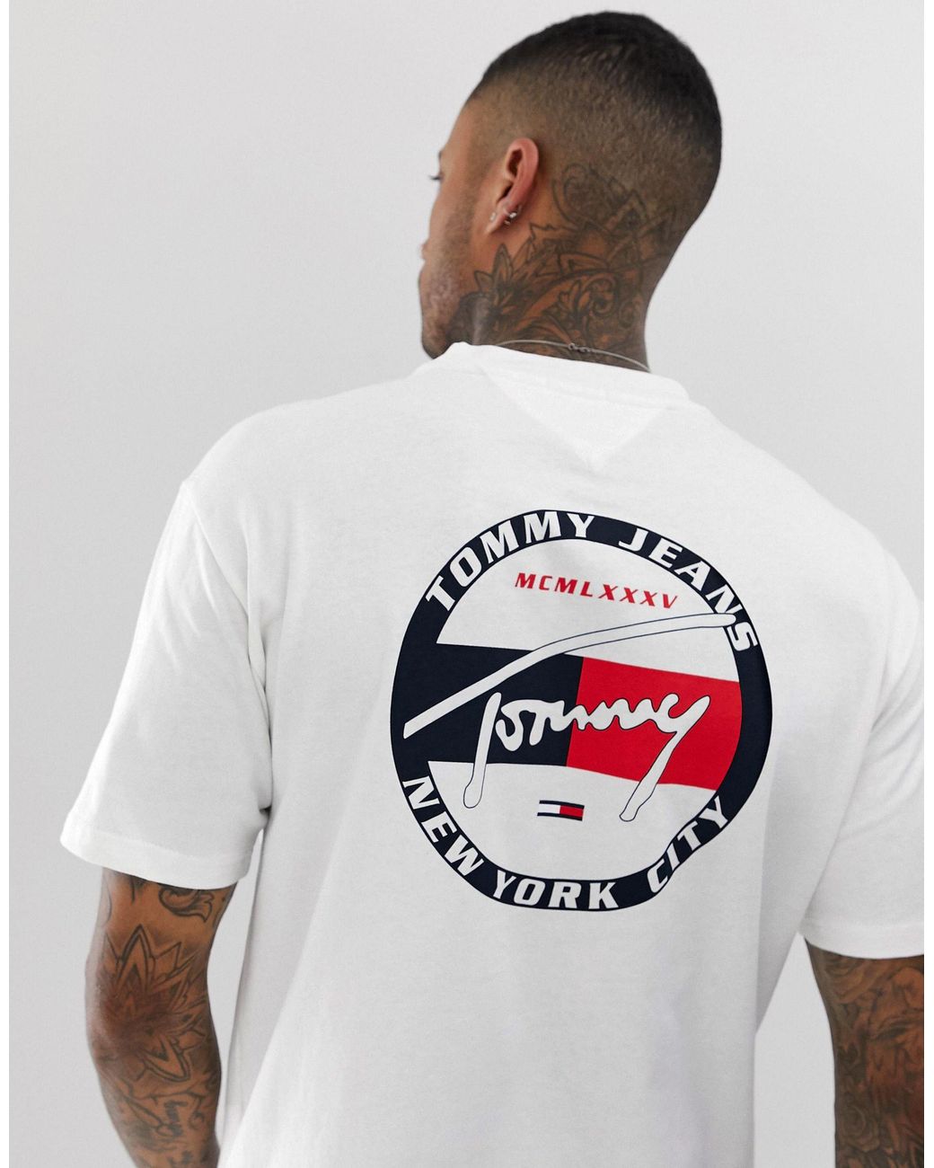 Camiseta blanca con logo insignia circular en la espalda exclusiva para  ASOS Tommy Hilfiger de hombre de color Blanco | Lyst