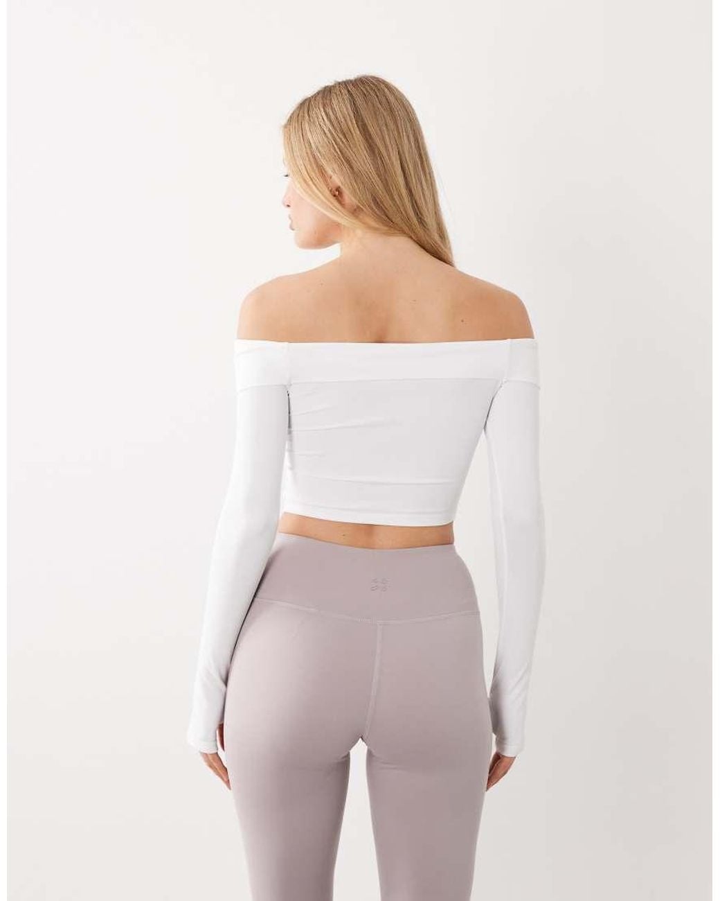 4505 White Plush Handle Ruched Front Long Sleeve Top