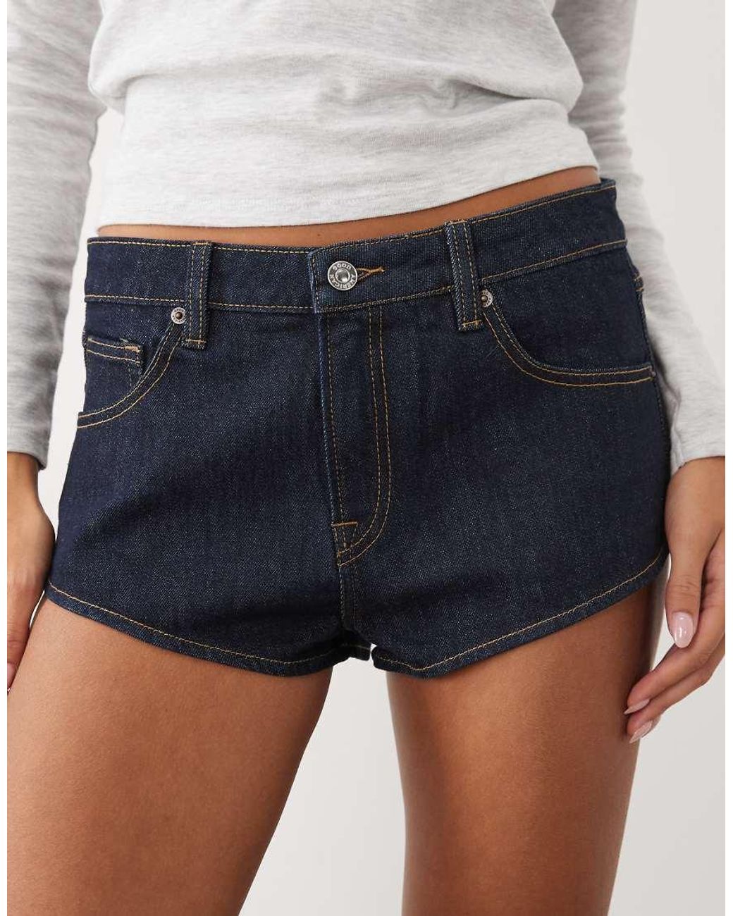 GOOD AMERICAN White Denim Micro Shorts With Contrast Stitching
