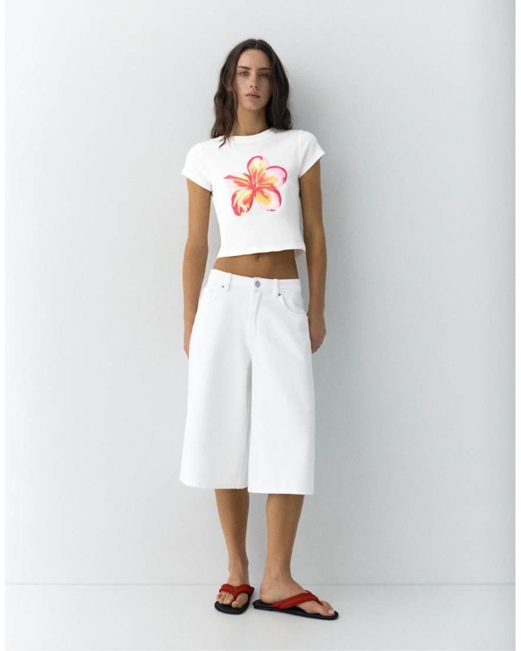 Pull&Bear White T-shirt With Flower Graphic
