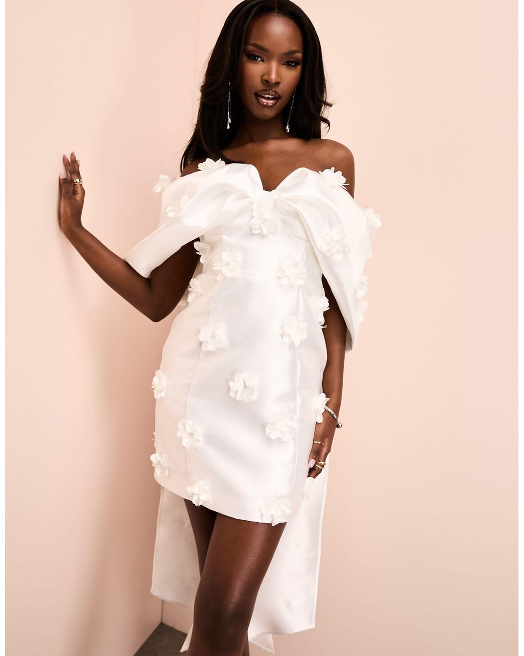 Exaggerated shoulder dress deals