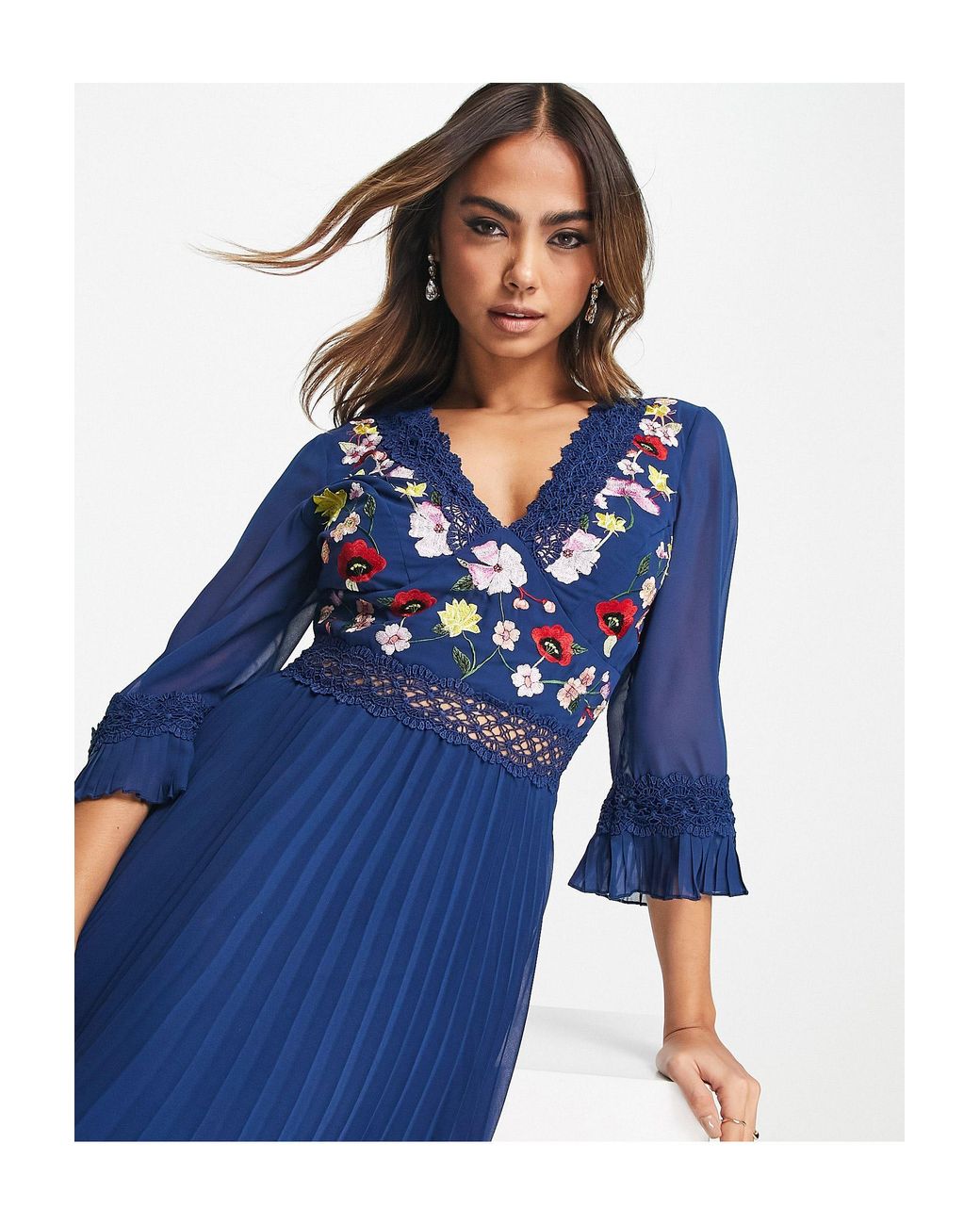 Lace insert pleated midi clearance dress