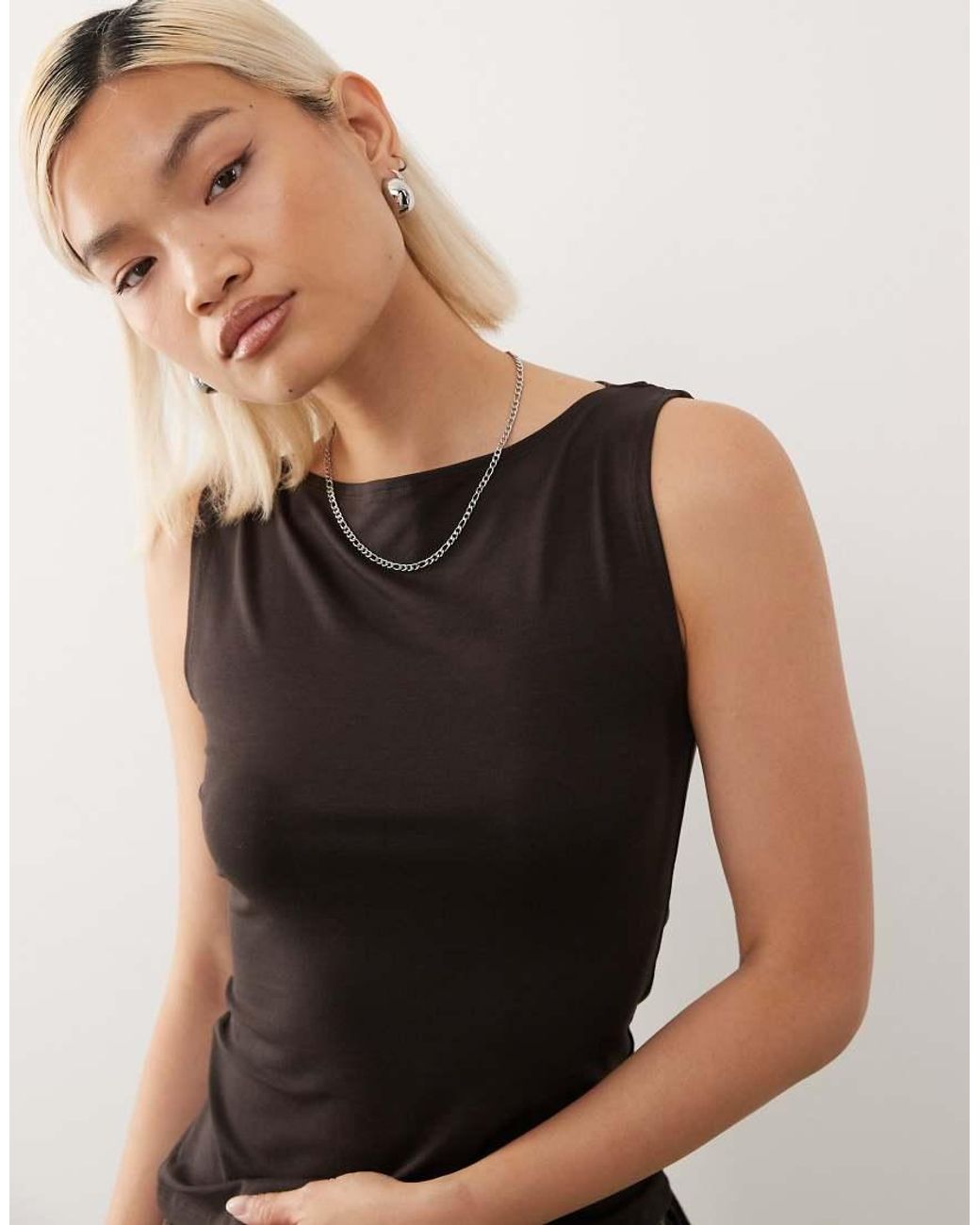 Annie di Weekday in Black