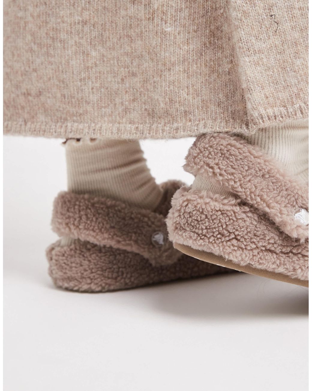 CROCSTM Natural Unisex Cozzzy Fleece Slipper