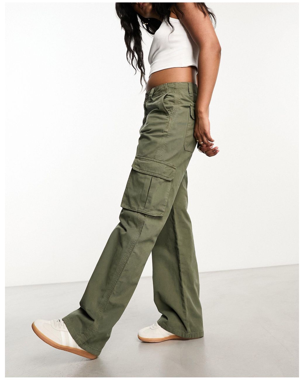 Pull&Bear Mid Rise Straight Leg Cargo Trousers in Green