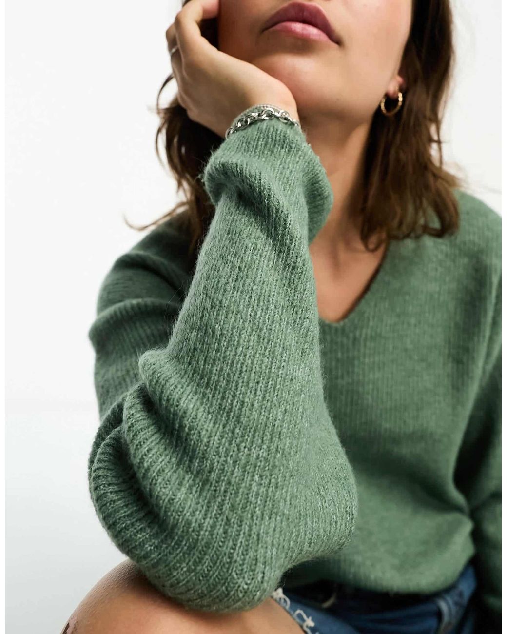 Pull souple à col en v - clair ONLY en coloris Green