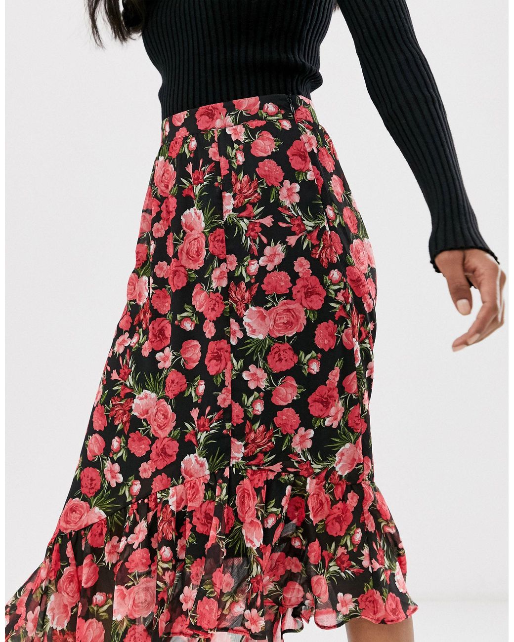 Falda asimétrica con estampado floral y volantes Stradivarius de color  Negro | Lyst