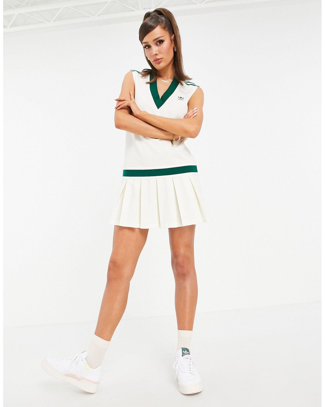 adidas Originals 'tennis Luxe - Geplooide Jurk Met Logo En V-hals in het  Wit | Lyst NL