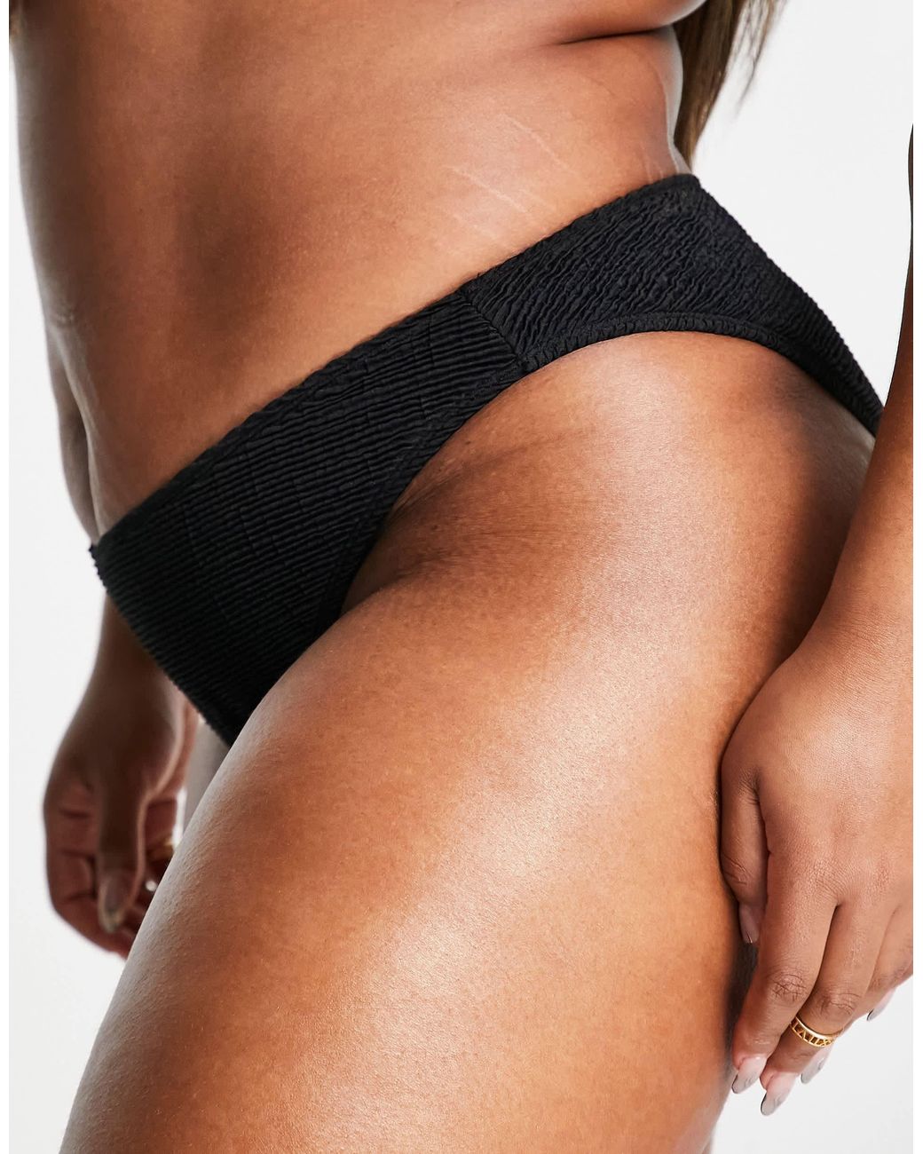 Plus - bas Ivory Rose en coloris Black