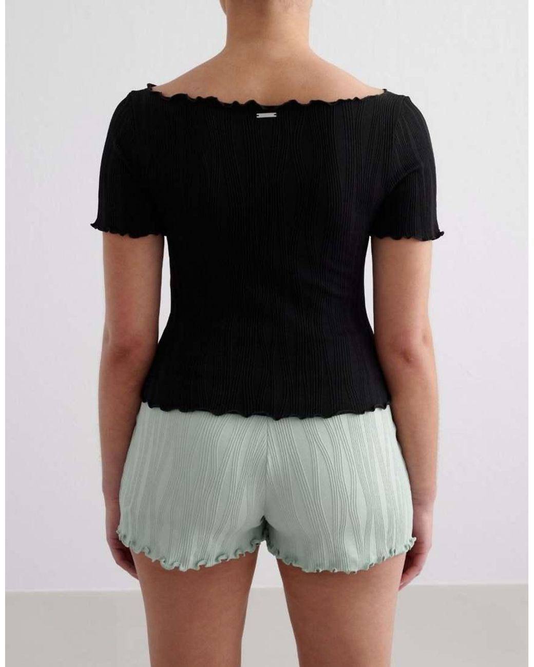 Aim'n Black Tulip Short Sleeve Top
