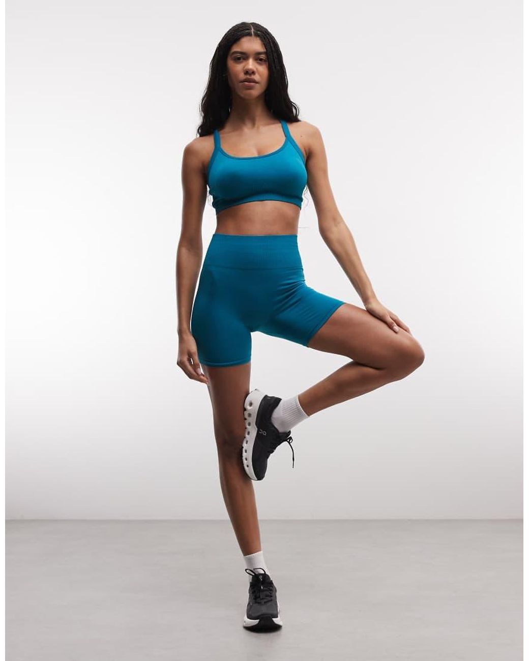 4505 Blue Sculpting Seamless Strappy Push Up Sports Bra With Removable Padding