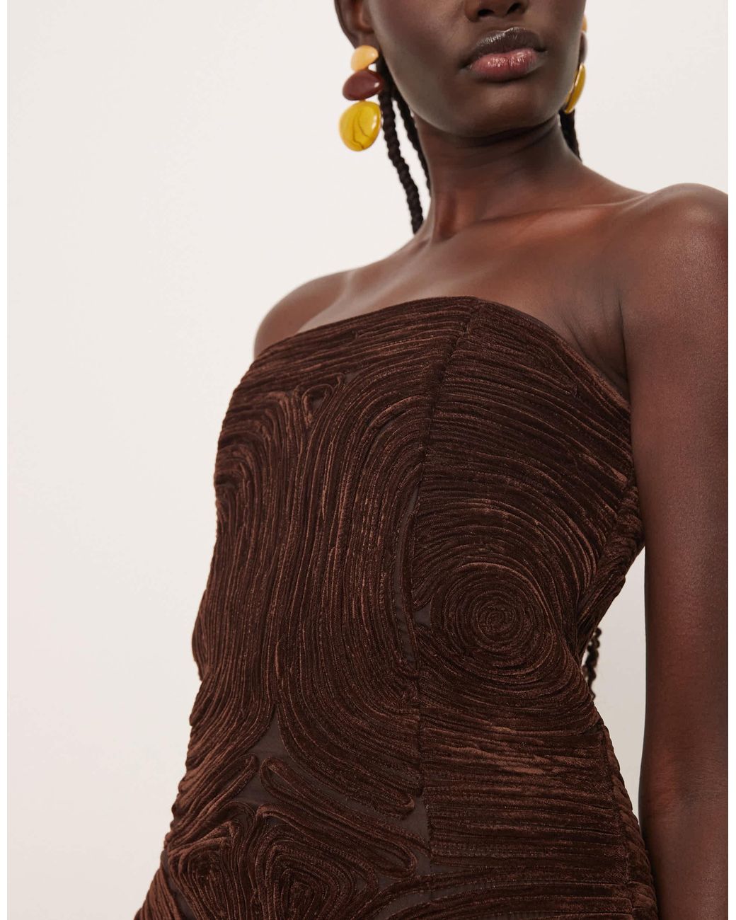 ARRANGE Natural – trägerloses midikleid aus samt mit rouleau-stickerei